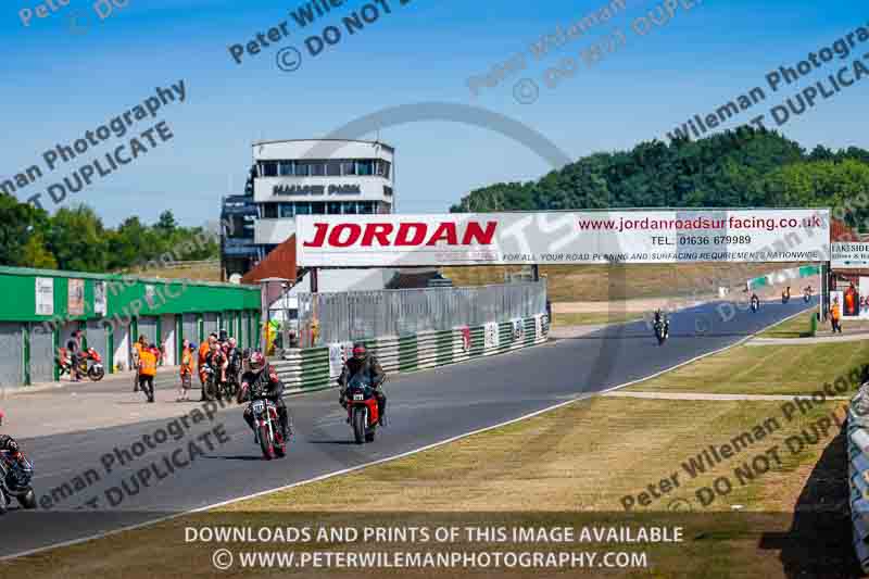 Vintage motorcycle club;eventdigitalimages;mallory park;mallory park trackday photographs;no limits trackdays;peter wileman photography;trackday digital images;trackday photos;vmcc festival 1000 bikes photographs